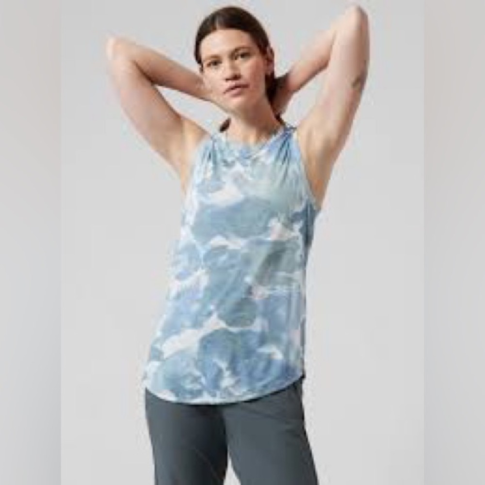 🌺ATHLETA BREEZY CHROMA COTTAGE BLUE TANK